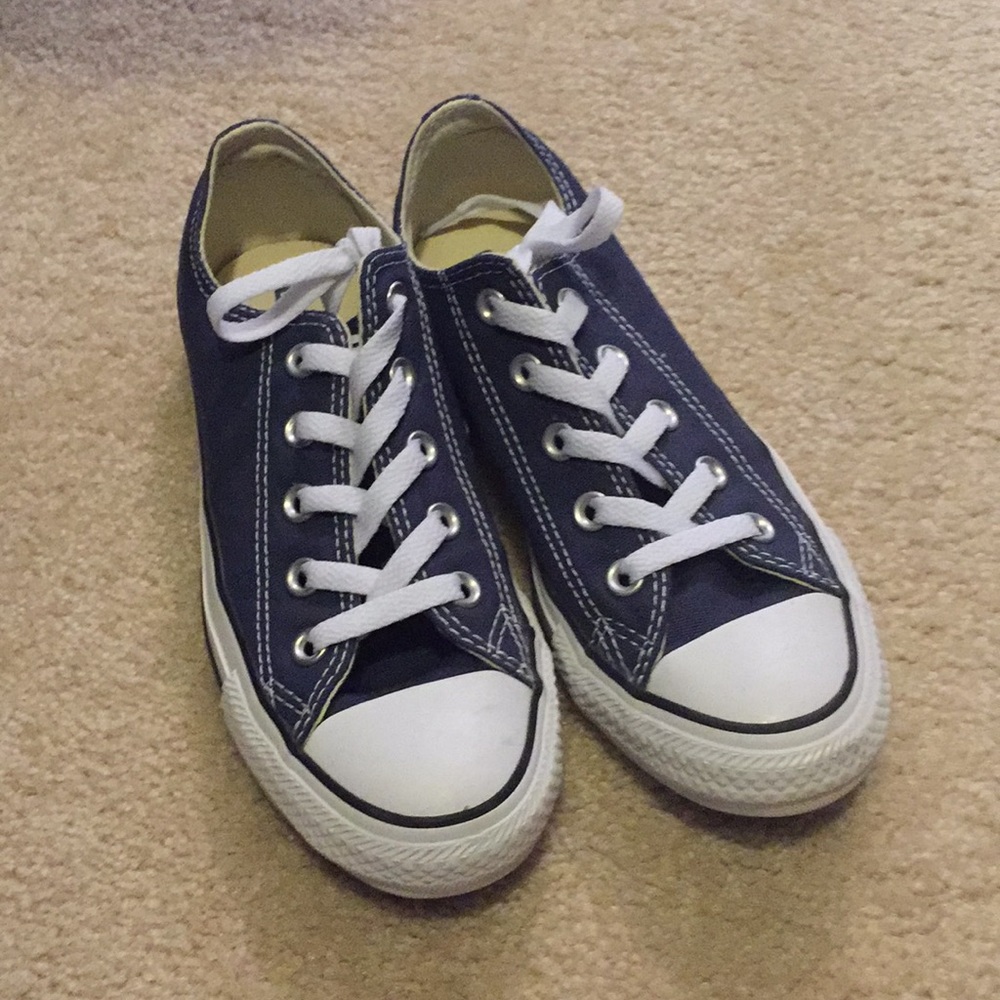 Navy converse! Like new!